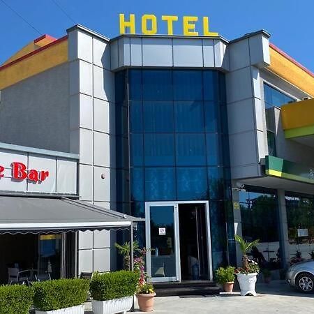 Kompleksi Gjoni Fier Bagian luar foto