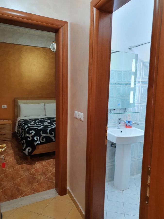 Kompleksi Gjoni Fier Bagian luar foto