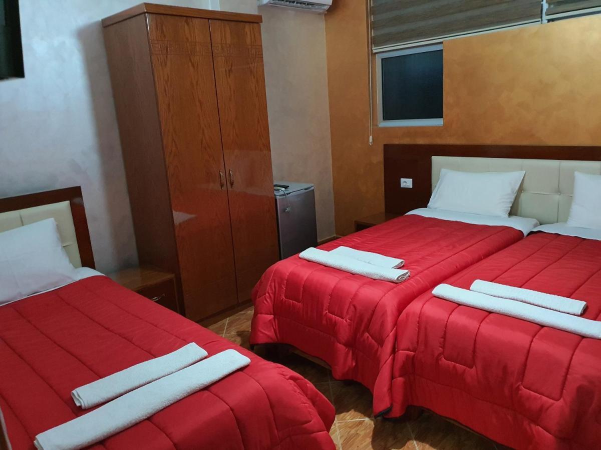 Kompleksi Gjoni Fier Bagian luar foto