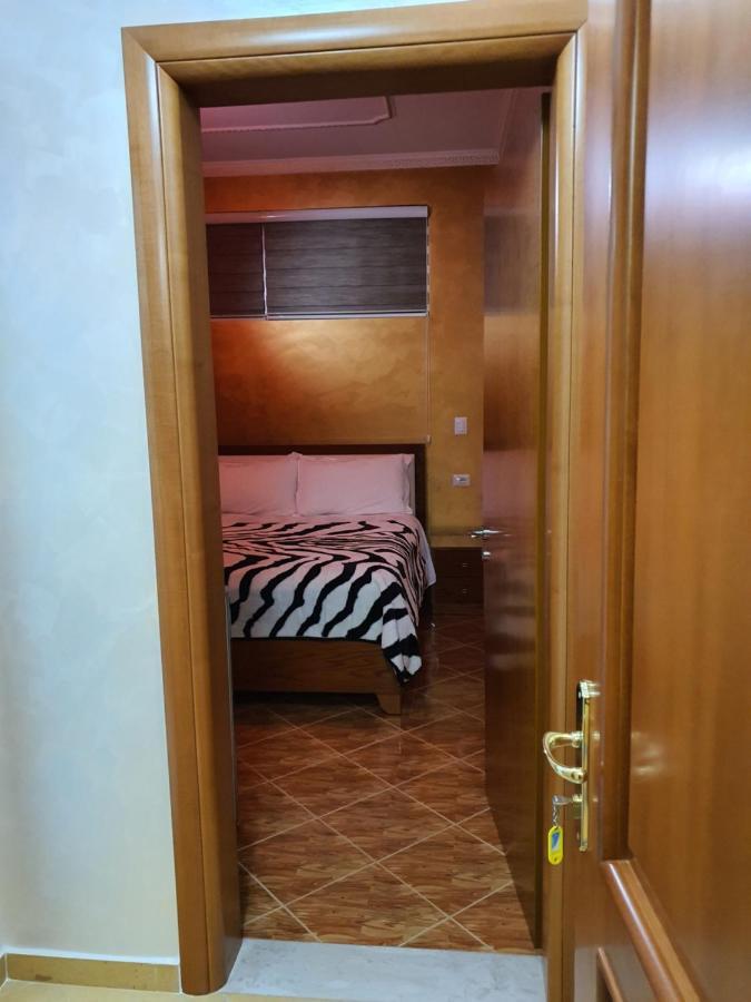 Kompleksi Gjoni Fier Bagian luar foto