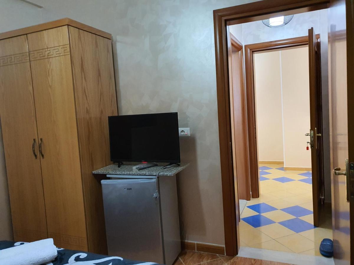 Kompleksi Gjoni Fier Bagian luar foto