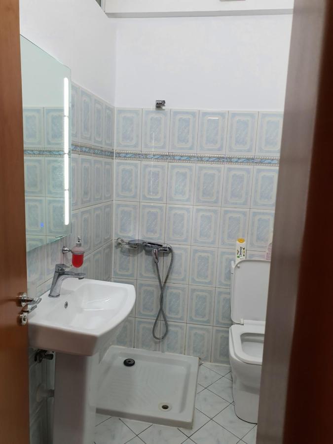 Kompleksi Gjoni Fier Bagian luar foto