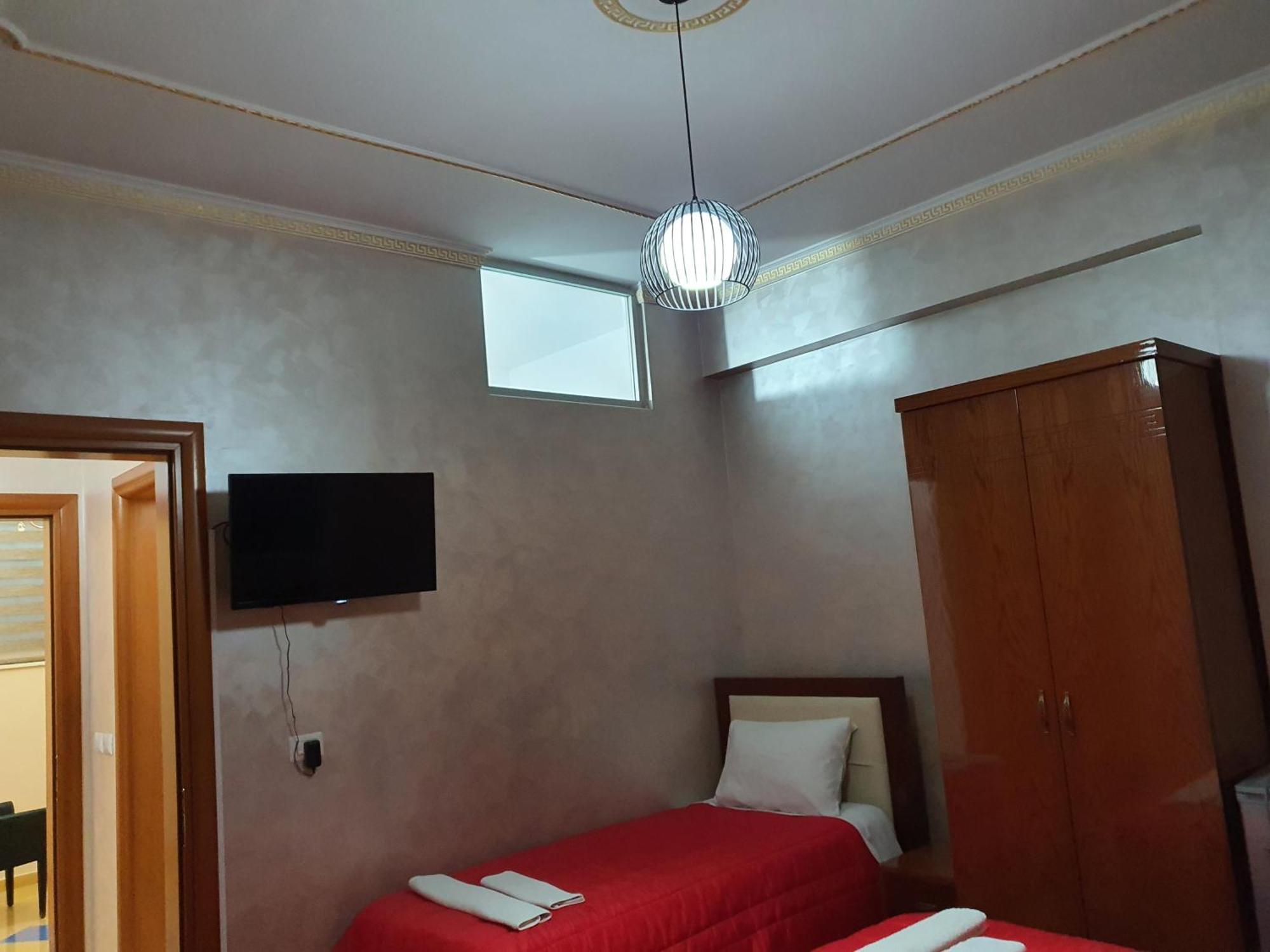Kompleksi Gjoni Fier Bagian luar foto