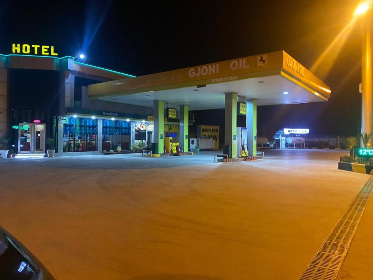 Kompleksi Gjoni Fier Bagian luar foto
