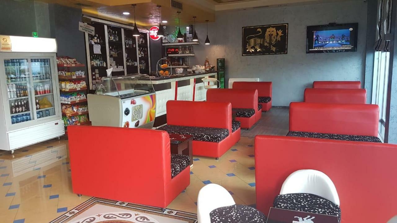 Kompleksi Gjoni Fier Bagian luar foto